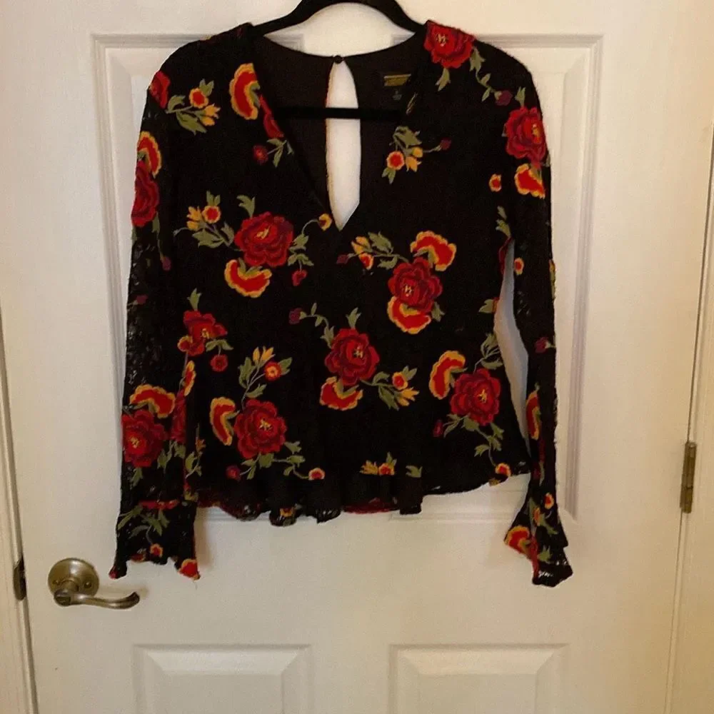 Alexa Admor Black Floral Lace Top, Size Small. - Picture 3 of 15
